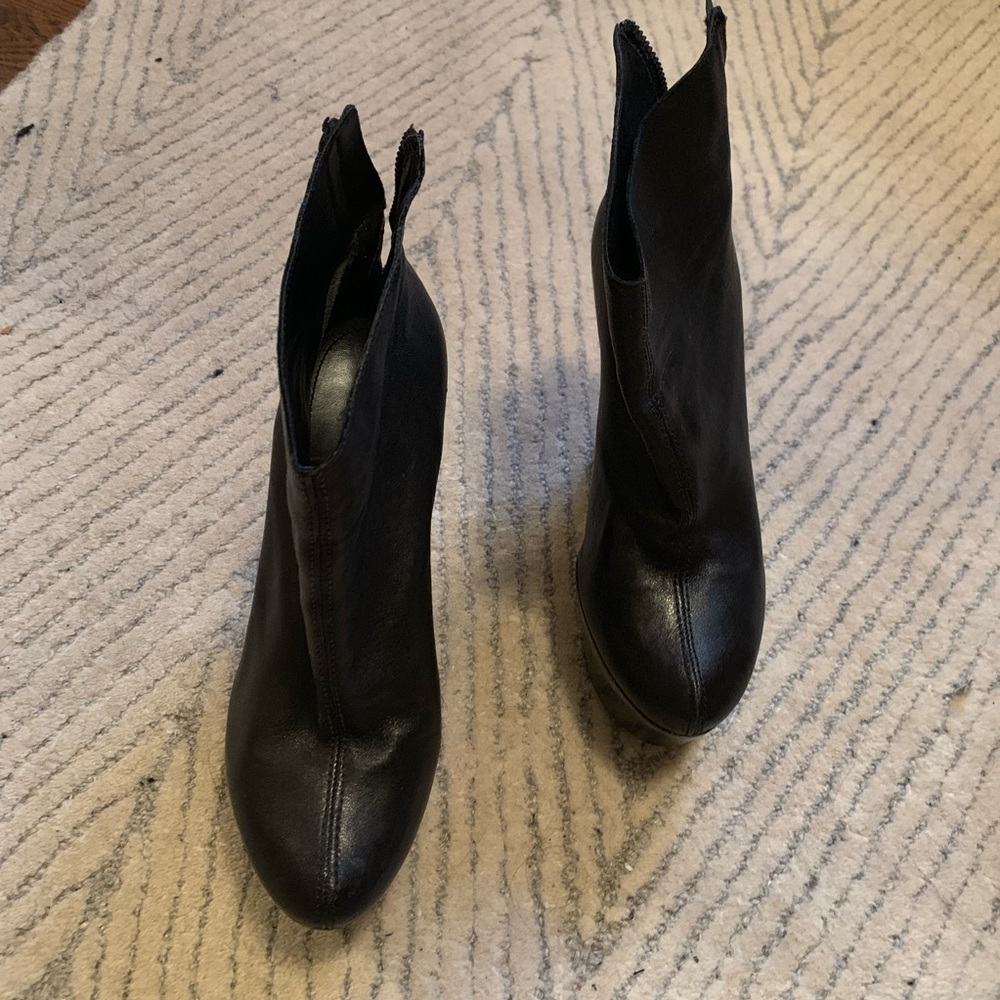 Alice and Olivia  black ankle boot